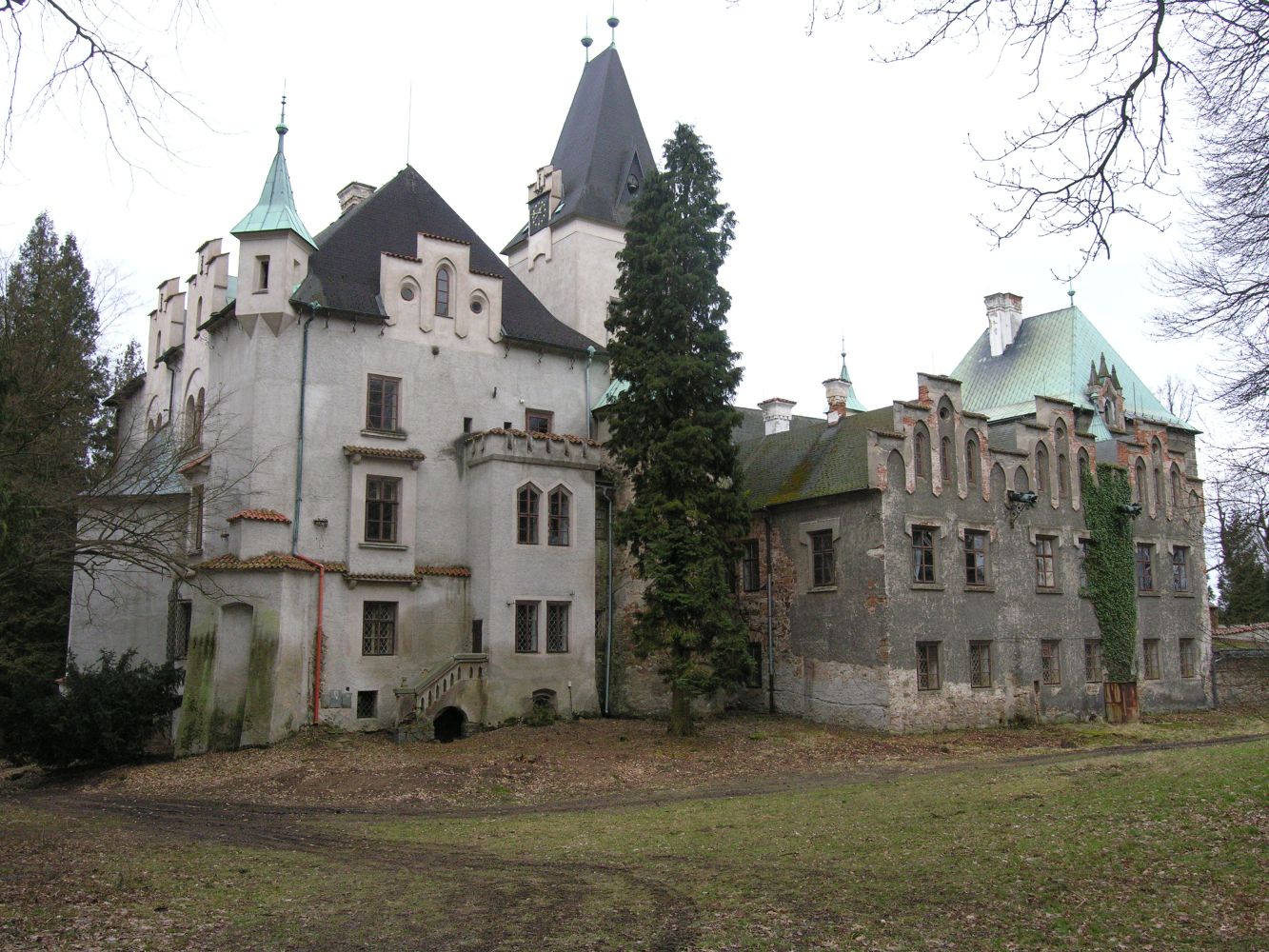 Východní a severní křídlo