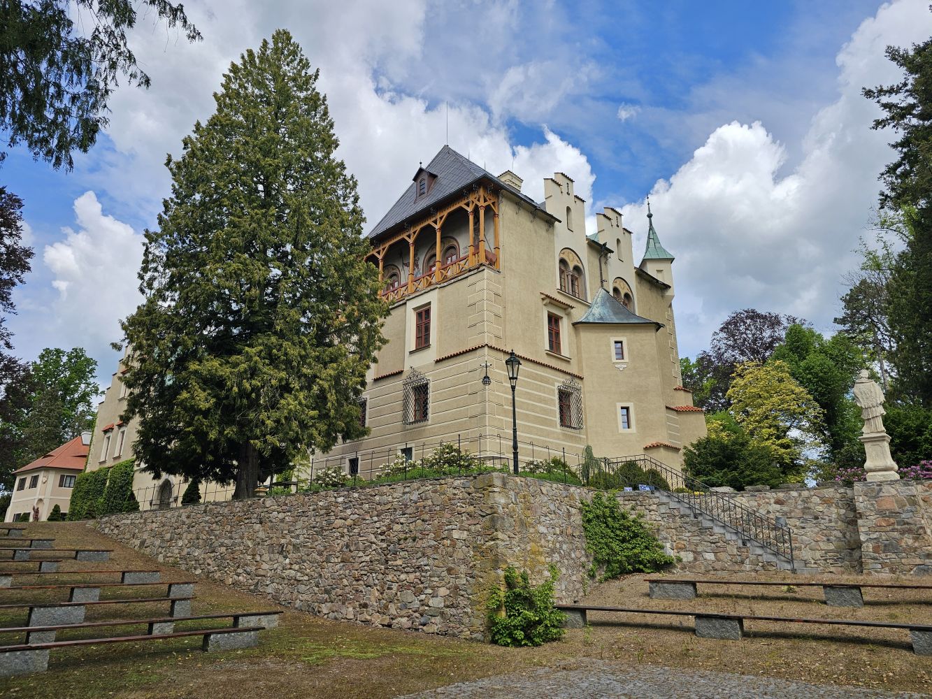 Hradní příkop - amfiteátr.jpg